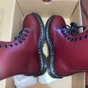 1460 SMOOTH LEATHER LACE UP BOOTS (NEW)